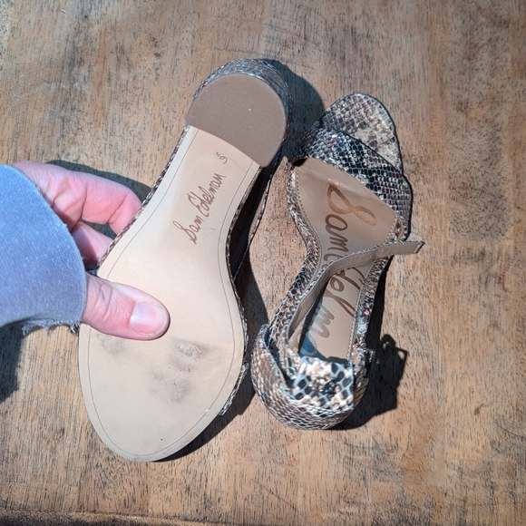 Like New Women's Sam Edelman heels size 6.5. 4" heel. Snake pattern heels. - Picture 5 of 5